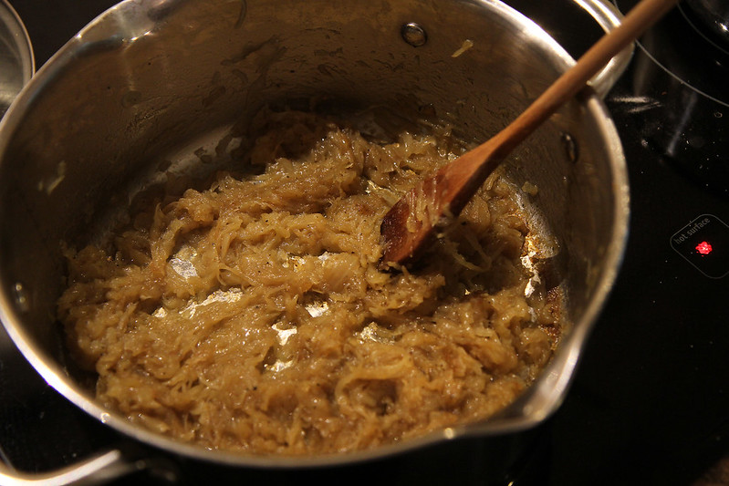 onion soup - adding flour2