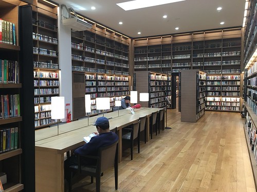 武雄図書館