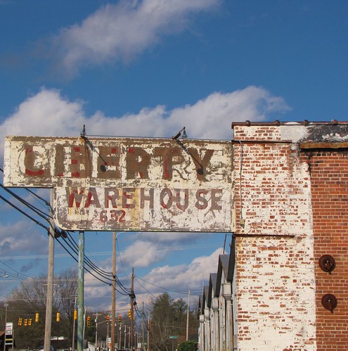liberty bricks northcarolina wilson wilsoncounty smalltown tobaccowarehouse paintedadvertisement paintedbricks libertywarehouse smalltownnorthcarolina goldsborostreet