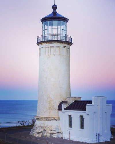 lighthouse sunrise pacificnorthwest pnw