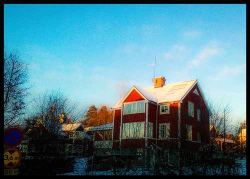 winter red house garden vinter afternoon dalarna falun trädgård faluröd skorsten kväll bergslagen eftermiddag kvällsol vallavägen norslund