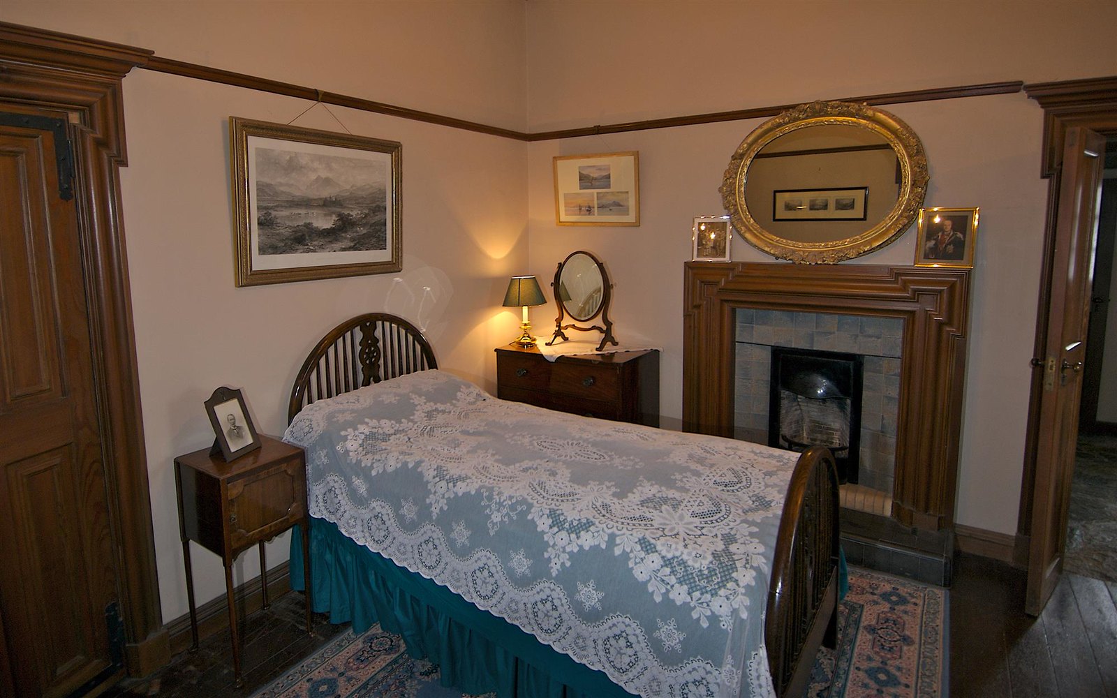 Eilean Donan Castle Bedroom. Credit Bruce MacRae