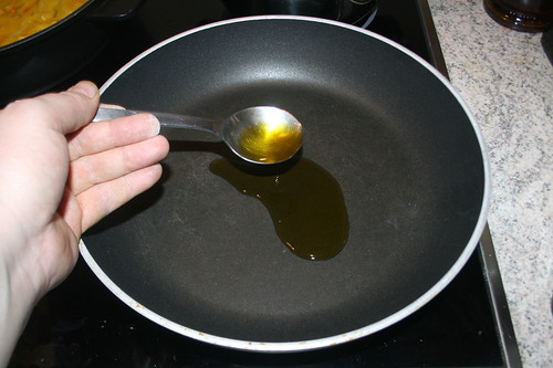 46 - Öl in zweiter Pfanne erhitzen / Heat up oil in second pan