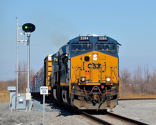 cn train ge generalelectric canadiannational csx freighttrain valleyfield csxt gevo salaberrydevalleyfield cn327 csxmontrealsub et44ac et44ah csxt3284