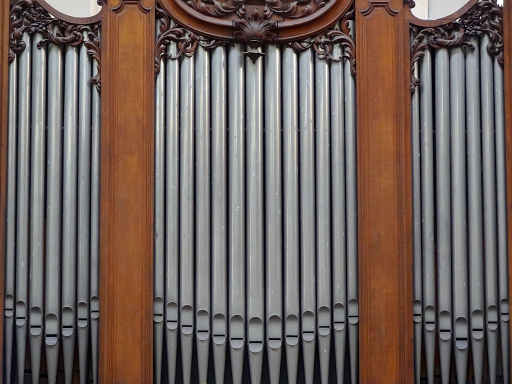 Un détail de l'orgue du choeur de la collégiale Saint-Pierre de Douai.