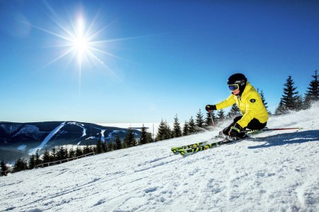 Skiareál ve Špindlu má vyhřívanou šestisedačkovou lanovku a rekordně rychlé zasněžování