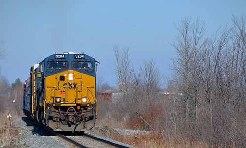 cn train quebec ge generalelectric canadiannational huntingdon csx freighttrain csxt cn327 csxmontrealsub et44ac et44ah csxt3284