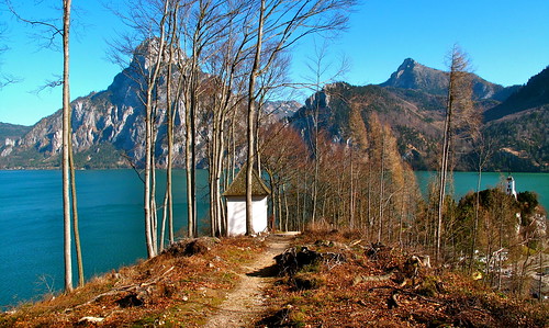 blue trees panorama mountains alps water austria österreich view outdoor alpen oberösterreich traunstein salzkammergut upperaustria traunsee traunkirchen kalvarienberg