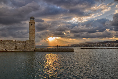 sea sky lighthouse clouds sunrise fisherman crete rethymno κρήτη σύννεφα θάλασσα ανατολή ρέθυμνο ουρανόσ ψαράσ