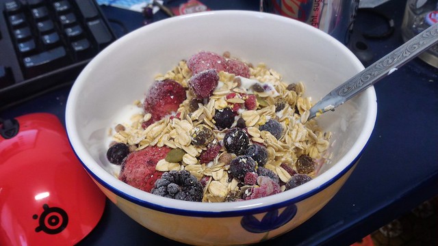 greek yoghurt with choc muesli and berries