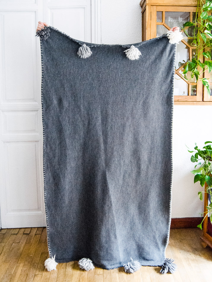 DIY Tassel blanket · DIY Manta con borlas · Fábrica de Imaginación