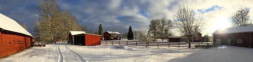 sky snow vinter sweden farm garage himmel småland sverige snö carport bondgård vinterlandskap kråkerås