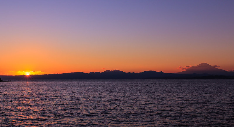 夕陽 江ノ島から富士山と伊豆半島を眺める