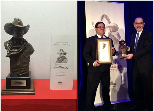 Consulado de Mexico recibe premio Trailblazer award Wings of the City