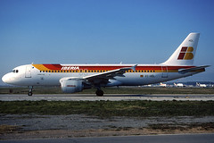 Iberia A320-214 EC-HDL BCN 22/11/2000