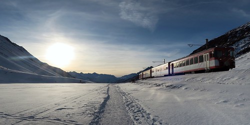 railroad lake ice train geotagged schweiz switzerland see suisse swiss pass kecko eisenbahn railway zug svizzera eis bahn uri mgb oberalp 2016 oberalppass innerschweiz matterhorngotthardbahn zentralschweiz swissphoto oberalpsee geo:lat=4665937 geo:lon=865589