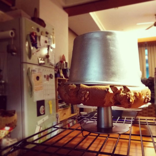 20160415 最後一枚 給我老爸的 ✓咖啡核桃戚風 吼，我的爐今天好忙 它終於可以休息了 #葛蘿烘焙坊