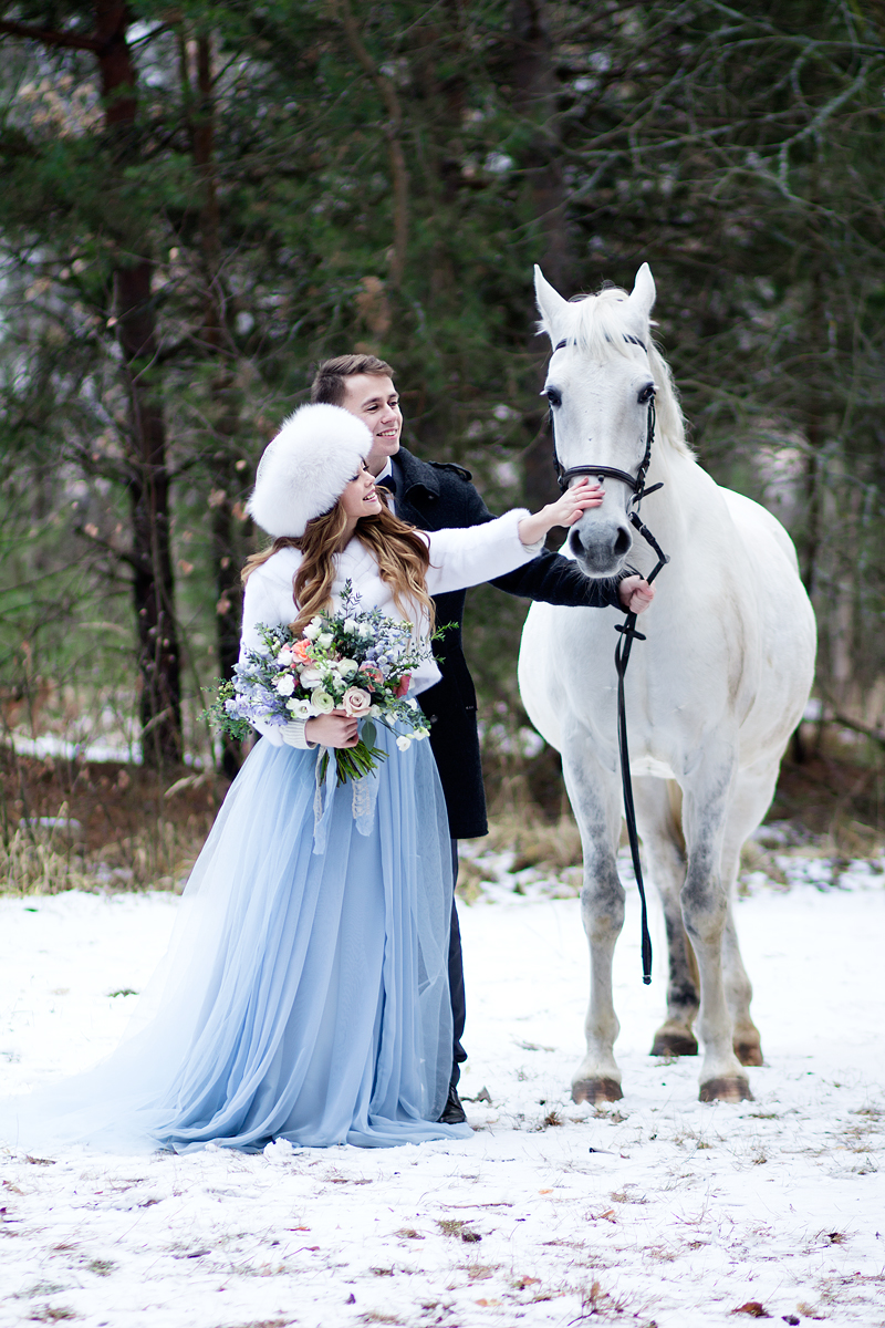 A blue wedding gown ,bride faux fur | fabmood.com