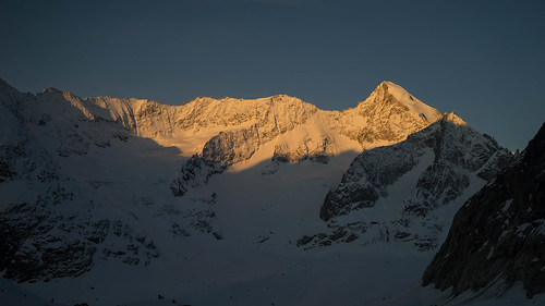 sunrise wallis skitour aletschgebiet oberaletsch nesthorn