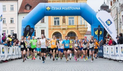 RunTour nezklamala, v Českých Budějovicích bavila a rozběhla 1 400 běžců
