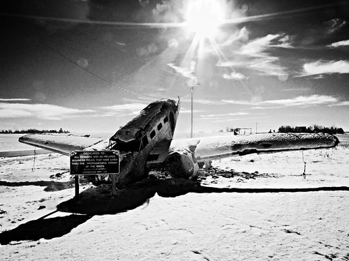 blackandwhite monument monochrome norway plane illinois crash depression marker 1980s planecrash bankrupt hss farmcrisis sliderssunday