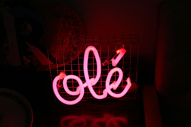 olé-pink-neon-sign