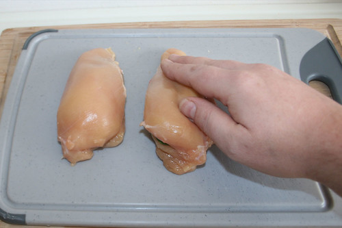 19 - Hähnchenbrust zuklappen / Close chicken breast