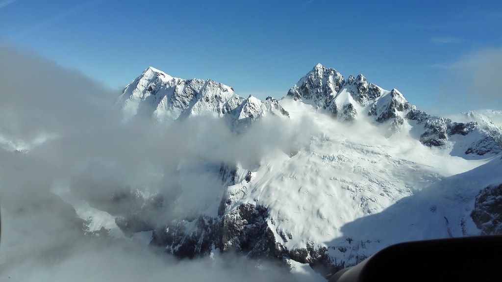 從機窗望出去見雪山峰和白雲4 (1280x719)