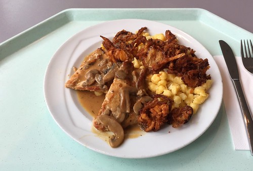Pork steaks with mushroom sauce, fried onions & cheese spaetzle / Schwabenteller - Minutensteaks mit Schwammerlsauce, Röstzwiebeln & Käsespätzle