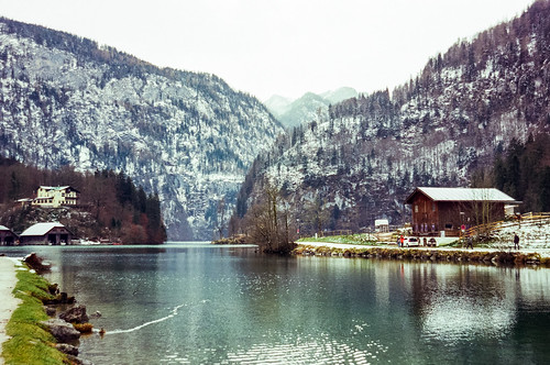 wood house mountain lake snow cold film water analog 35mm germany deutschland bavaria for und am dock nikon europe view kodak bob lakeside quay ev wharf analogue sleigh nikonfm2 luge federation fm2 ache deutsche für königssee bobsleigh schönau berchtesgadener nikonfm2n 135film jaredyeh hiphopmilk königsseer schlittenverband evbobsleigh