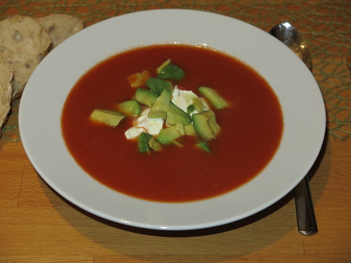 Tomaten-Chili-Suppe mit Avocado | Gourmandise