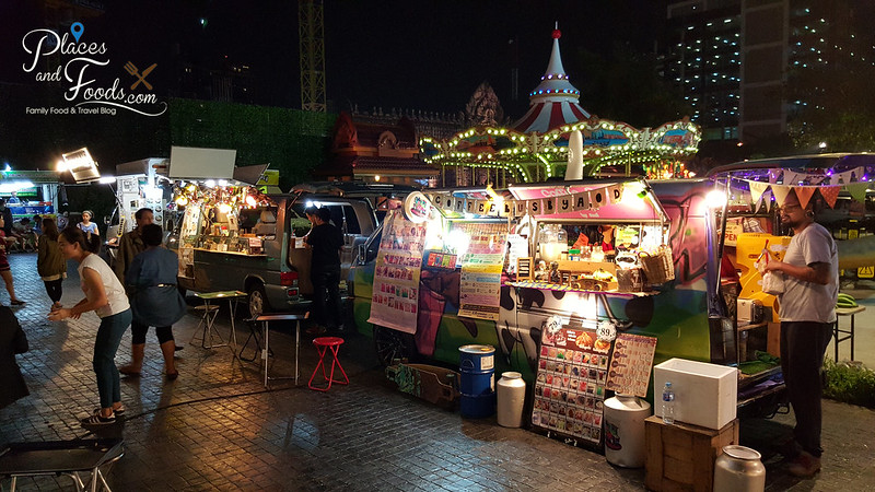 suan lum night bazaar night market food