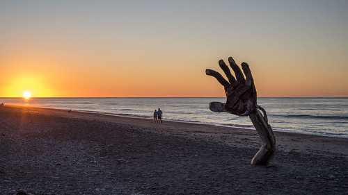 sunset sea newzealand sculpture beach couple hand events driftwood nz westcoast hokitika drillbits clearskies westcoastnz