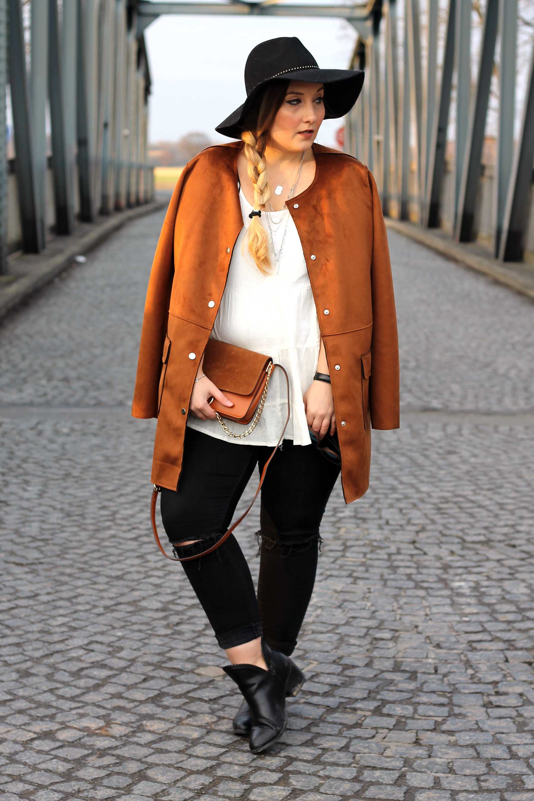 outfit-modeblog-fashionblog-hut-schwarze-jeans-stiefeletten-brauner-mantel-chloe-tasche