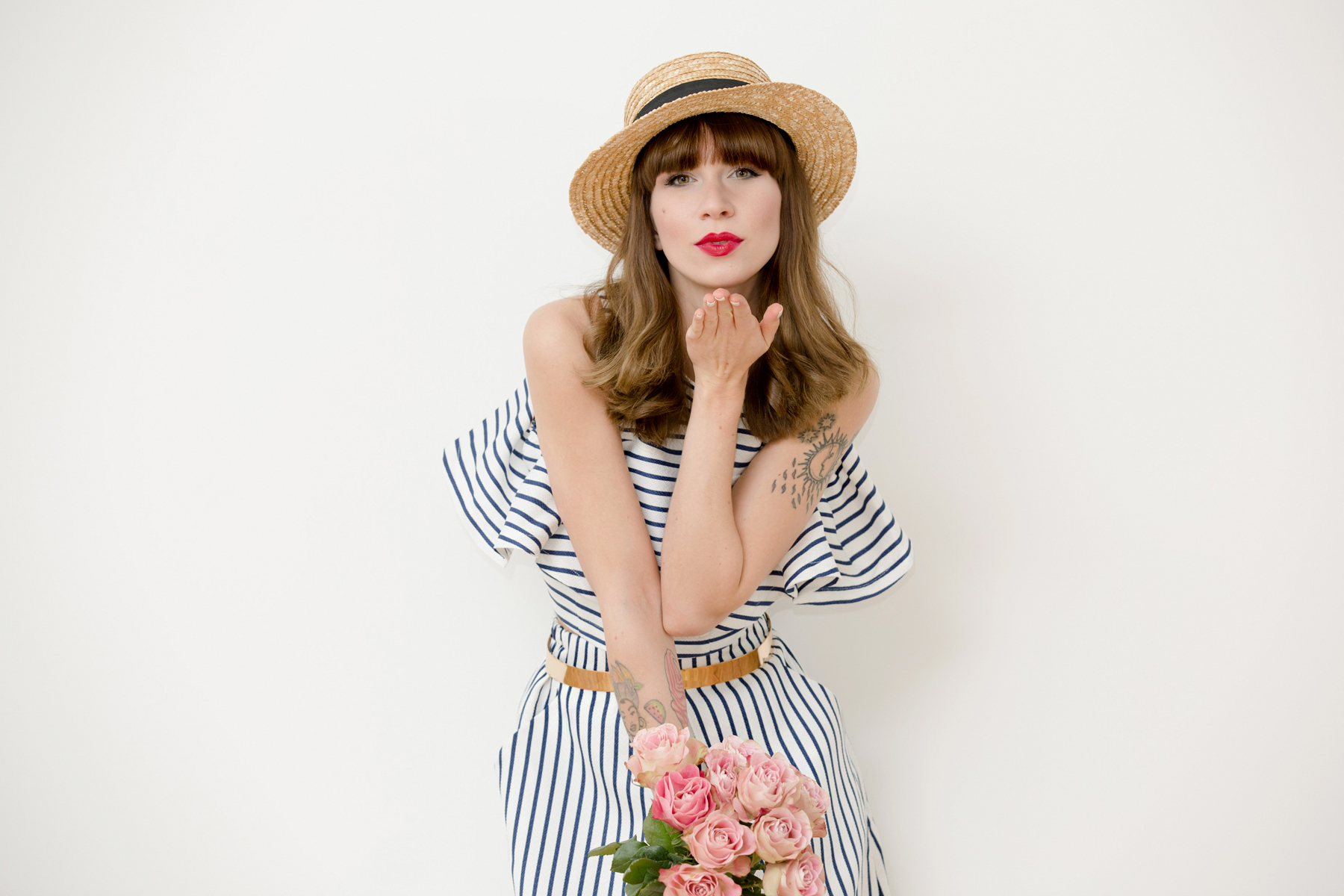 shopbop striped outfit styling topshop roses valentines day valentinstag hut 50s 60s cute girly girl bangs brunette red lips ootd outfit fashionblogger ricarda schernus cats & dogs blog 7
