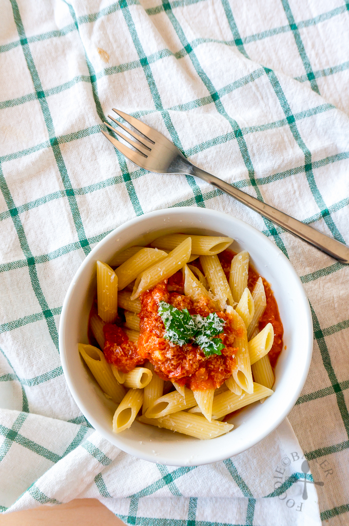 Easy 4-Ingredient Tomato Sauce for Pasta