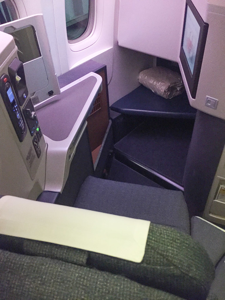 Business class seat review on Cathay Pacific JFK-YVR 777–300ER