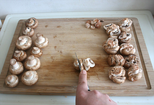 13 - Champignons in Scheiben schneiden / Cut mushrooms in slices