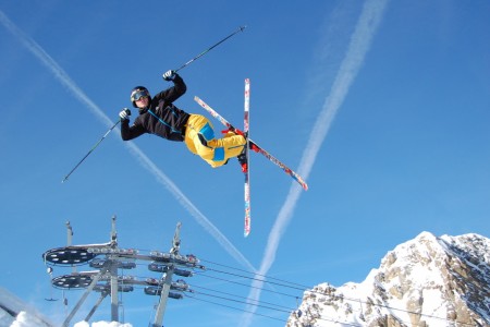 Pomohou fanoušci akrobatickému lyžaři splnit jeho sen?