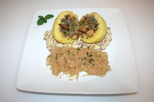 38 - Stuffed potato dumplings with bacon sauce & sauerkraut - Served / Gefüllte Klöße mit Specksauce & Sauerkraut - Serviert