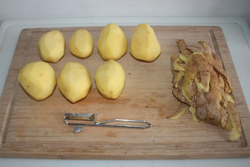18 - Kartoffeln schälen / Peel potatoes