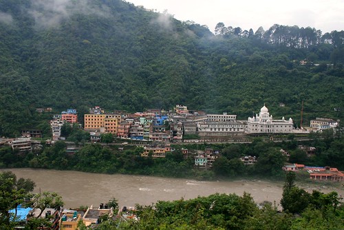 montagne temple rivière himalaya mandi inde himachalpradesh hindou béas