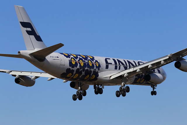 Finnair OH-LQD "Marimekko Unikko"