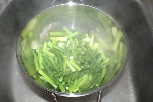 36 - Spargel abtropfen lassen / Drain asparagus
