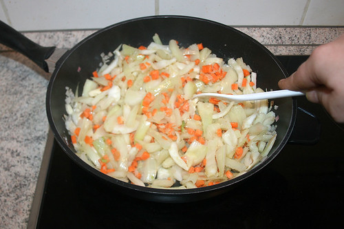 25 - Fenchel & Möhren weiter braten / Continue to fry fennel & carrots