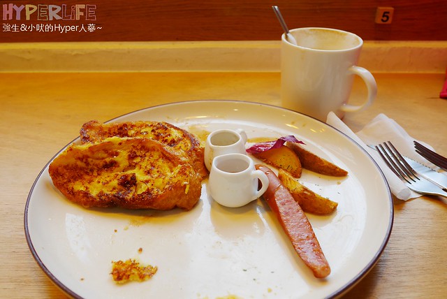 小家朝食Homey Brunch &#038; Cafe，裝潢走極簡風格的日式洋食早午餐，強調食材嚴選、法式吐司賣相佳。 @強生與小吠的Hyper人蔘~