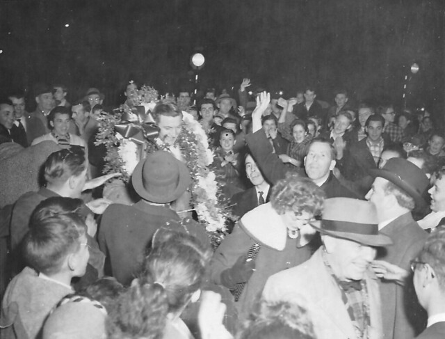 Dickie Moore welcomed at Windsor Station in 1956