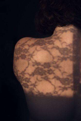 light sunset shadow selfportrait texture motif 50mm golden back skin lace sensual hour mysterious beautyspot feminity nikond810 anaïsnannini
