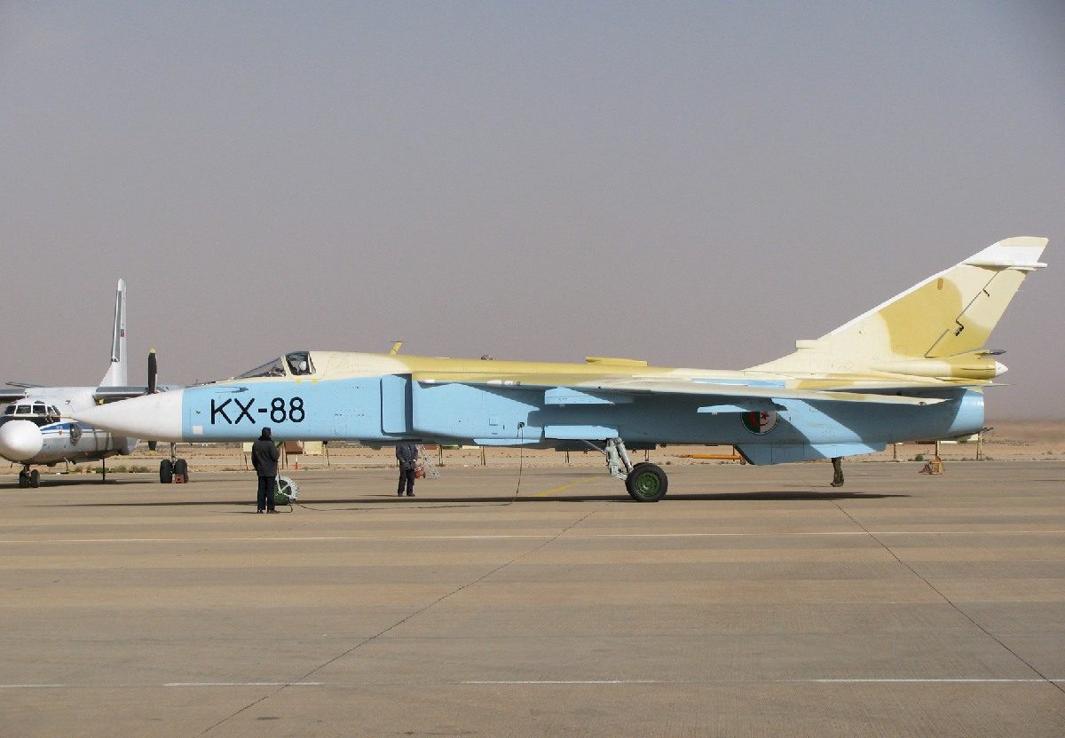 صور طائرات القوات الجوية الجزائرية [  Su-24MK2/MRK2/MPK  ] 25977085671_fc42438978_o