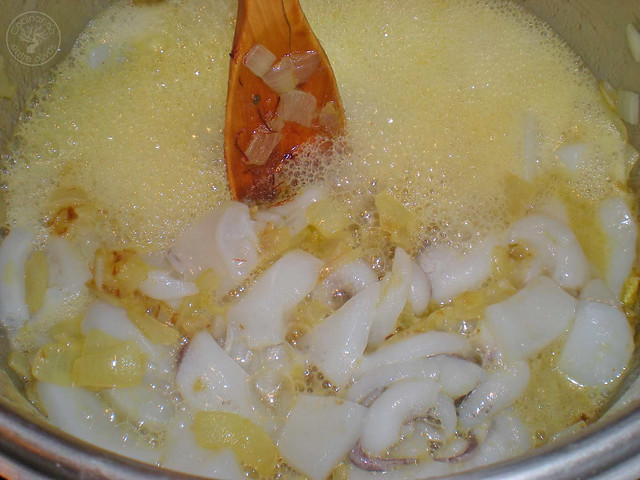 Guiso de sepia con guisantes y champiñones (2)